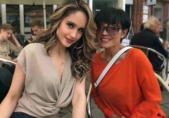 Potret Cantik Ibunda Cinta Laura, Nggak Kalah Modis dari Sang Anak!