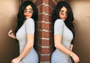 Trik Mix and Match T-shirt dengan Gaya Seksi ala Kylie Jenner, Intip yuk!