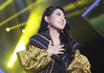 Selalu Totalitas, Intip Berbagai Penampilan Via Vallen dengan Dress Nyentrik Saat di Atas Panggung