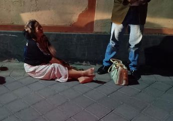 Viral di Facebook, Ibu Ini Tak Diakui Anaknya yang Akan Menikah dengan Bule