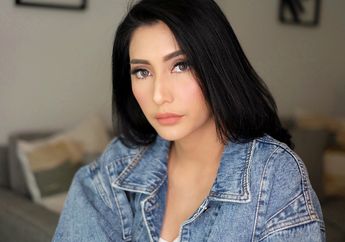 3 Mix and Match Outer Bergaya Kasual ala Tyas Mirasih!