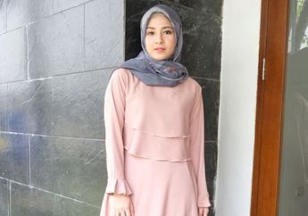 Ikut Hadiri Pernikahan Tasya Kamila, Natasha Rizky Tampil Feminin dengan Busana Warna Pastel, Lihat yuk!