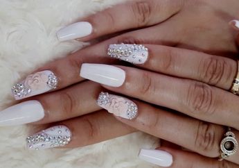 5 Kuteks Glitter yang Cocok Dipakai Saat Acara Formal. Wajib Coba!