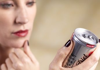 Rupanya Minuman Bersoda Memberikan Banyak Risiko Kesehatan pada Wanita