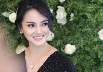 Beda dari Biasanya, Intip Penampilan Ririn Ekawati dengan Makeup Smokey Eyes!