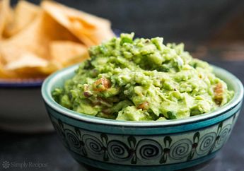 Kreasikan Alpukat jadi Saus Guacamole Ala Meksiko, Cocok buat Camilan Siang Hari!