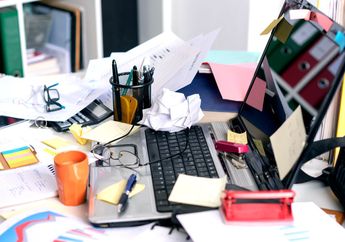 Terlihat Bersih, Rupanya Deretan Benda di Meja Kerja Ini Menyimpan Banyak Bakteri