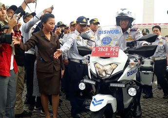 Anies Baswedan Sempat Terjatuh Saat Jajal Moge Baru Dishub DKI Jakarta
