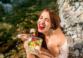 4 Bahan di Salad Buah yang Malah Bisa Bikin Berat Badan Naik. Apa Aja?