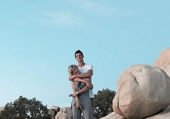 Mulai Go Public, Pacar Bule Agnez Mo Kini Berani Unggah Foto Ciuman