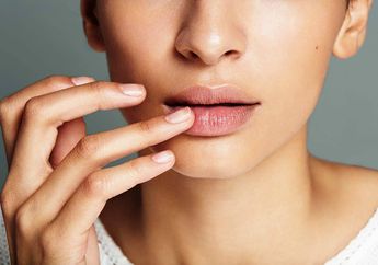 5 Kebiasaan Buruk yang Bikin Bibirmu Jadi Kering dan Pecah-pecah, Hindari yuk!