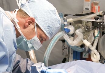 Sebelum Memutuskan Melakukan Persalinan Forsep, Ketahui Dulu Syarat dan Risikonya!