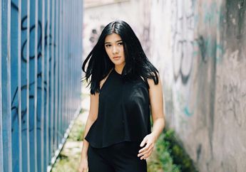 Cuma Pakai Kemeja Putih dan Celana Denim, Naysilla Mirdad Tampil Memikat!