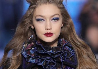 Tiru yuk Riasan Mata Biru ala Supermodel Hollywood dengan 3 Pilihan Eyeshadow Lokal