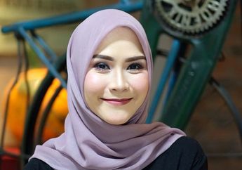 Fashion Hack ala Zaskia Adya Mecca, Rok Tutu Dipakai di Kepala!