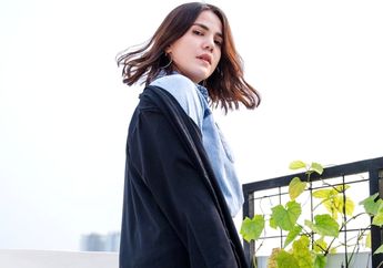 Intip yuk Penampilan Chic Alice Norin dengan Mix and Match Shirt Dress dan Wrap Skirt!