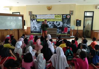 Indra Bekti dan Abang None Timur Ajak Masyarakat Cawang Belajar Public Speaking