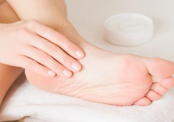 Kaki Makin Mulus dengan Scrub yang Bisa Dibuat Sendiri di Rumah, yuk Coba!