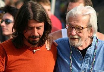 Dave Grohl Selalu Mengingat Nasihat Ayahnya ketika Dirinya Mulai Terkenal