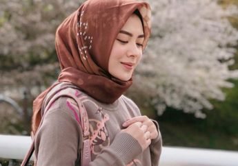 Jelang Idul Adha, Contek Gaya Fashion Ayana Moon dengan Maxi Dress yuk!