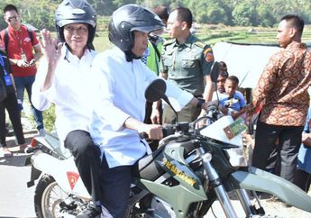 'Diojekin' Gubernur NTB Pakai Trail, Jokowi Kunjungi Korban Gempa 