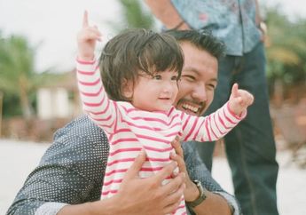 Super Gemas, Aksi Salma Jihane Putri Dewanto Saat Sedang Membaca Sambil Bernyanyi