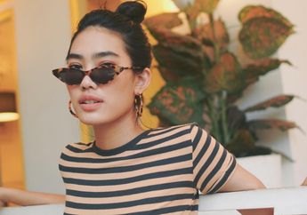 Padukan Floral Dress dengan Jaket Denim, Alika Islamadina Tampil Fashionable! 