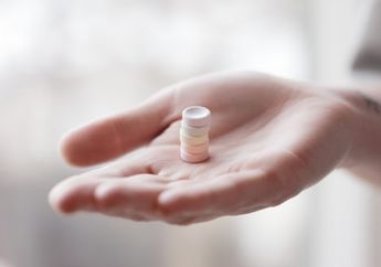 Saat Buah Hati Sakit dan Rewel, Begini Tips Mudah Agar Si Kecil Mau Minum Obat