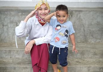 Bikin Gemas Sekaligus Cemas, Putra Zaskia Adya Mecca yang Baru Berusia 2 Tahun Naik Motor Trail!