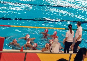 Atlet Polo Air Wanita Indonesia Berpelukan Usai Menangkan Pertandingan