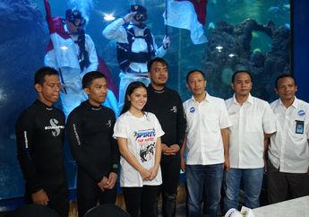 Latihan Cuma Dua Hari, Marsha Aruan Sukses Kibarkan Bendera di Dalam Air