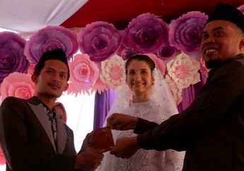 Kisah Bule Cantik Asal Ceko yang Jatuh Cinta dan Menikah dengan Petani di Banjarnegara