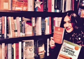 Terkenal Berkat Perannya di Sinetron Si Doel, Cornelia Agatha Pernah Terciduk Jalan Bareng Mantan Menteri di Abu Dhabi