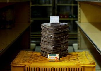 (Foto) Harus Bawa Sekoper Uang untuk Beli Popok, Inflasi Venezuela Tembus 3.684 Persen pada Mei Ini, Saking Parahnya Dulu Pembalut Wanita Dihargai Hampir Rp 300 Ribu pada 2018