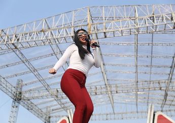 Rahasia Dewi Perssik Jago Bergoyang, Ikut Perlombaan 17-an!