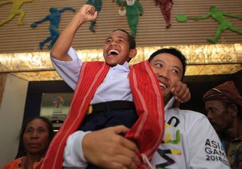 Panjat Tiang Bendera Saat Upacara HUT RI Ke 73, Menpora Sebut Joni&nbsp; Sebagai 'Pahlawan Cilik'