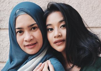 OOTD Anak Ikke Nurjanah, Siti Adira Kania dengan Celana Jeans. Keren!