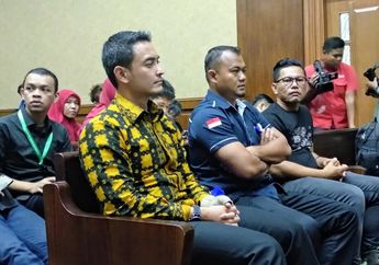 Wajah Lelah Zumi Zola Jalani Sidang Perdana Kasus Suap Hari Ini