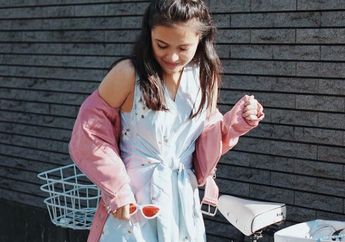 Tampilan Chic ala Marsha Aruan dengan Floral Dress Untuk Sambut Musim Panas!