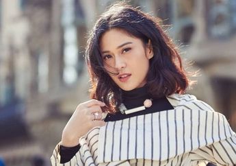 Anggunnya Dian Sastrowardoyo Saat Padukan Baju Kurung dan Songket Palembang