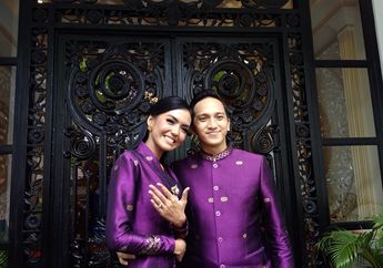 Penampilan Anggun Anastasia Herzigova Tunangan Ge Pamungkas dalam Balutan Songket Padang