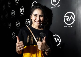 Berita Terkini Ayu Ting Ting: Lempar Sepatu Ke Ivan Gunawan, Ayu Ting Ting Dikecaman Netizen