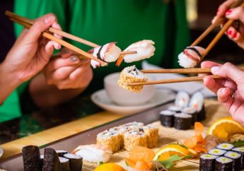  Makan Sushi Terkontaminasi Bakteri, Tangan Seorang Kakek Membusuk Sampai Harus Diamputasi