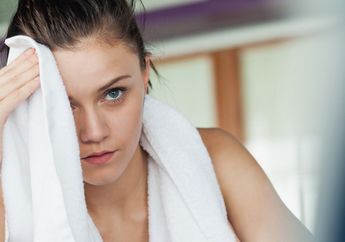 Malas Ganti Baju Saat Berkeringat? Ini loh Dampaknya Terhadap Lapisan Kulit