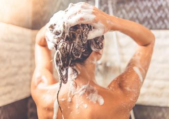 7 Manfaat Mandi Air Dingin di Pagi Hari, dari Memberikan Energi hingga Menurunkan Berat Badan!