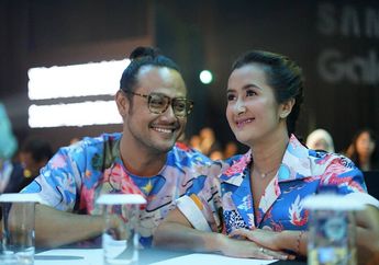 Kompaknya Dwi Sasono dan Widi Mulia Kenakan Busana Etnik di Gala Premiere Film Wiro Sableng
