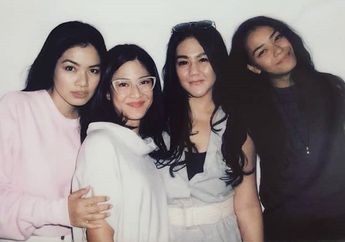 Unggah Foto Jadul Para Pemain Film AADC, Kok Tak Ada Tokoh Alya di Foto Sissy Prescillia?