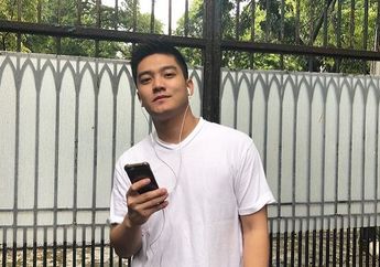 Inspiratif, Boy William Bertemu Penjual Rujak yang Jago Bahasa Inggris