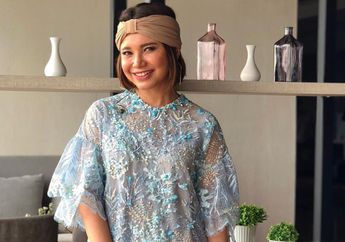 Mengintip Gaya Rossa Saat Datang ke Museum yang Mirip Anak Millennials Kekinian, Awet Muda ya?