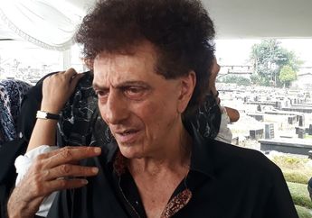 Timang Anak Bayinya saat Usia 73 Tahun, Penyanyi Legendaris Ini Tampak Sangat Bahagia, Doyok: Umur 70 Setrumnya Masih Bagus!